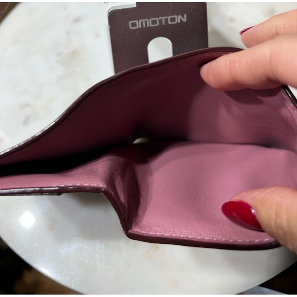 Small Trifold Wallet With Floral Print Interior GUC - Picture 5 of 9